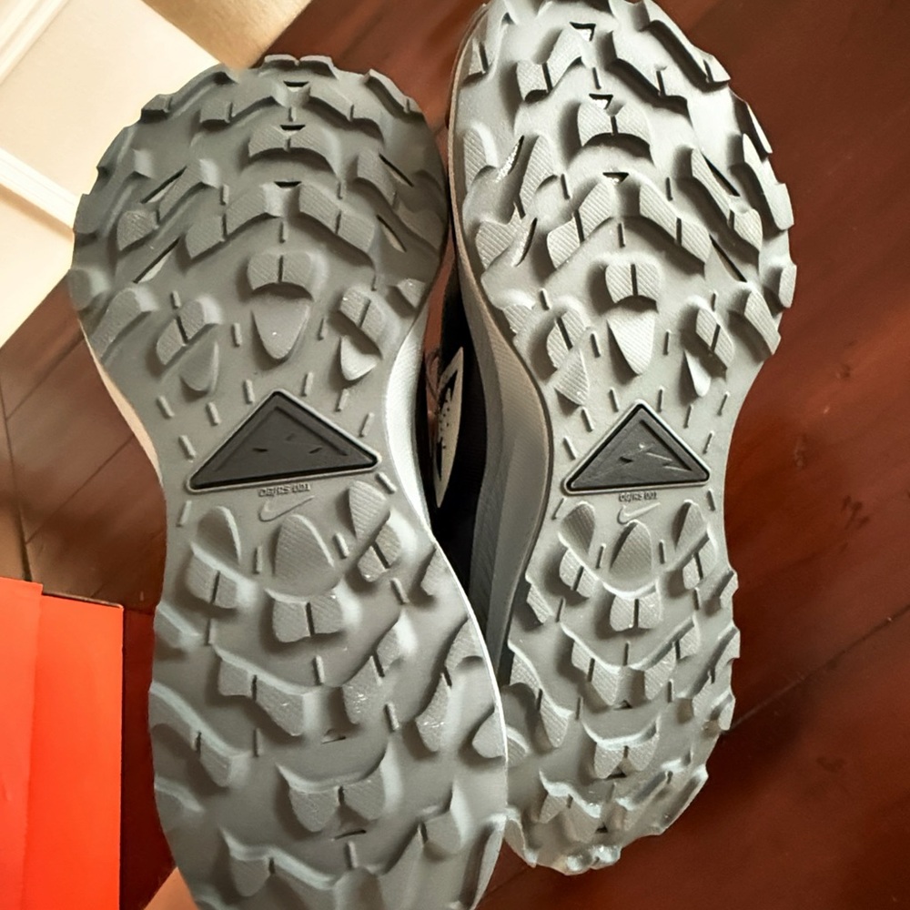 Nike Women’s Pegasus Trail 2 Sneakers - Picture 7 of 11
